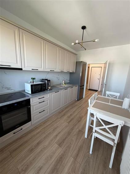 Apartament cu 2 camere decomandat, mobilat în Tractorul