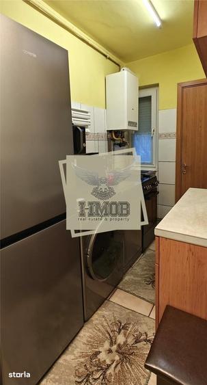 Apartament cu 3 camere semidecomandat în Vasile Aaron