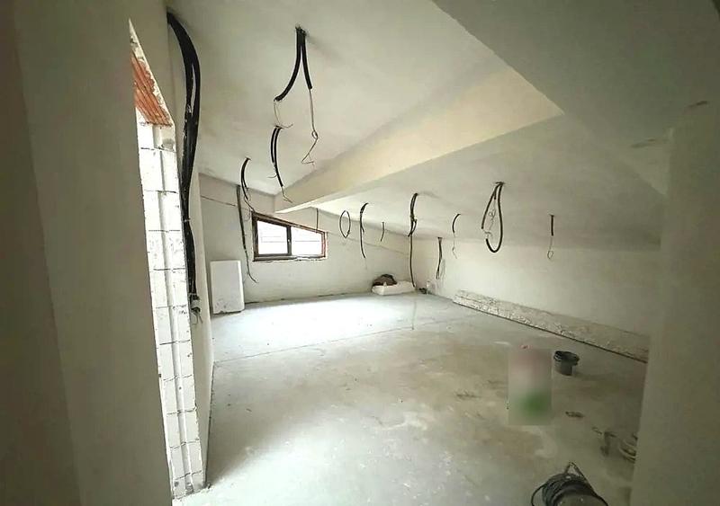 Apartament cu 3 camere decomandat în Băneasa