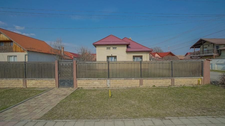 Casă cu 4 camere în Central