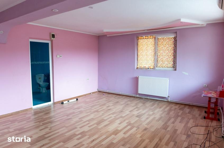 Casă cu 5 camere cu Teren 234 Mp în Micro 14