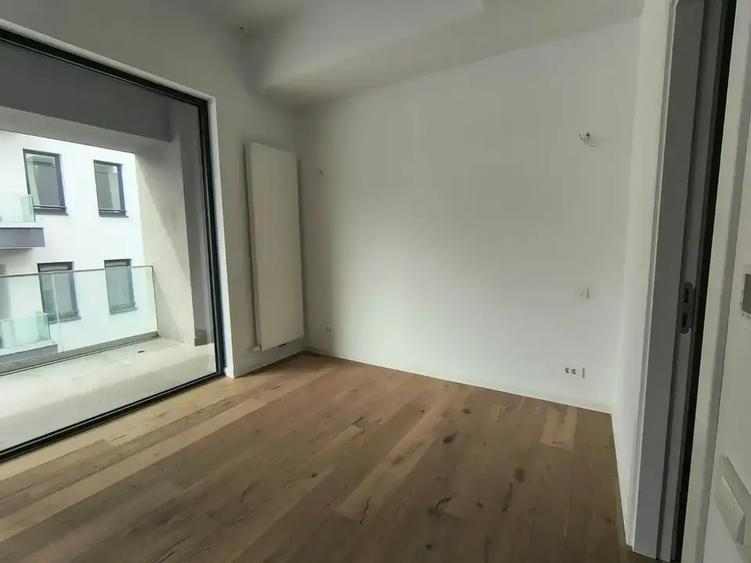 Apartament cu 3 camere decomandat în Aviației