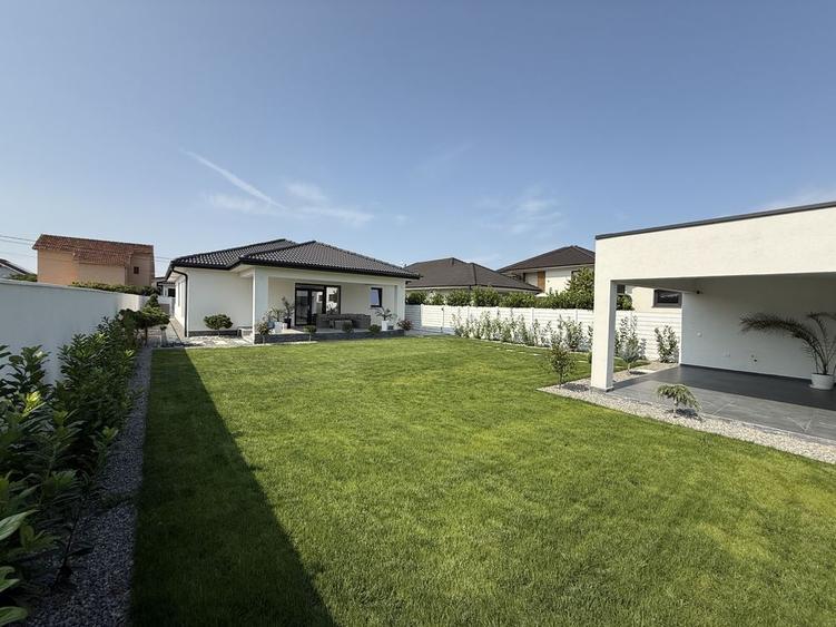 Casă cu 3 camere cu Teren 670 Mp în Exterior Vest
