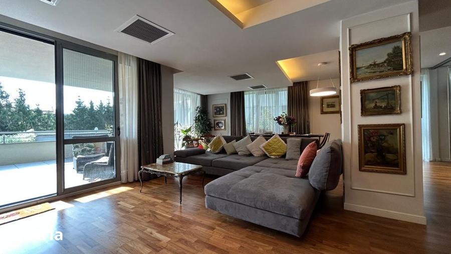 Apartament cu 4 camere în Nord