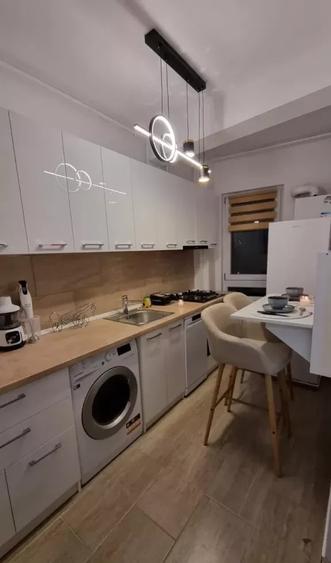 Apartament cu 2 camere decomandat, mobilat în Politehnica