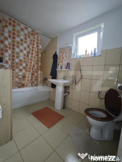 Casă cu 5 camere cu Teren 998 Mp în Central