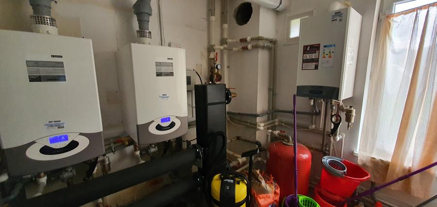 Casă individuală cu 12 camere cu Canalizare în Nord