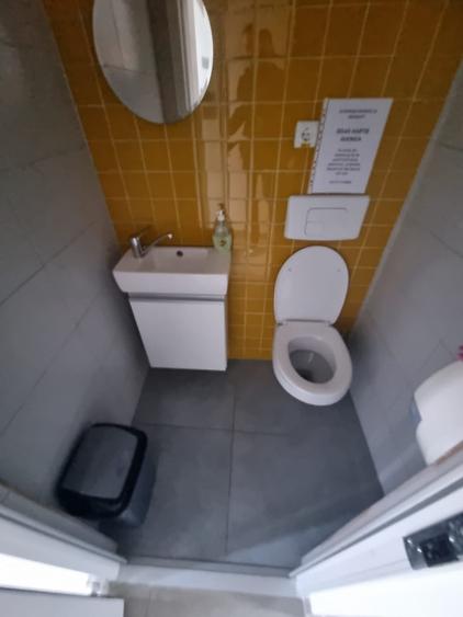 Casă individuală cu 15 camere cu Canalizare în Dâmbul Rotund