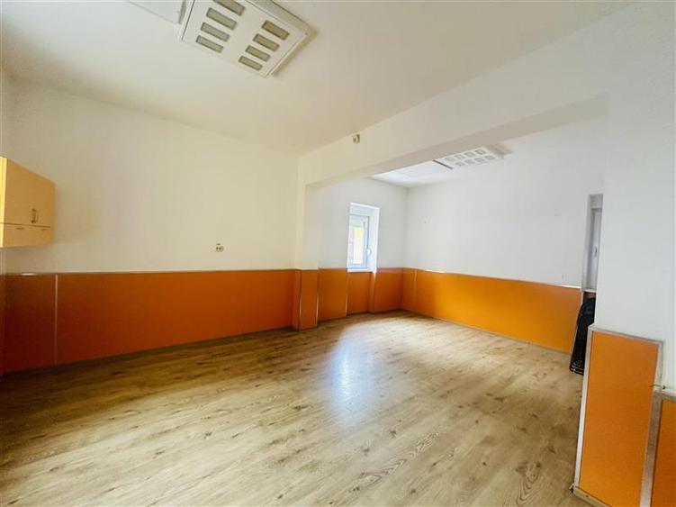 Casă individuală cu 6 camere cu Teren 275 Mp în Bartolomeu