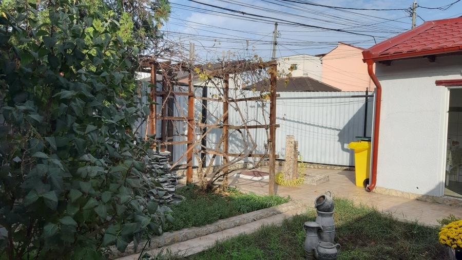Casă individuală cu 3 camere cu Canalizare în Tomis II