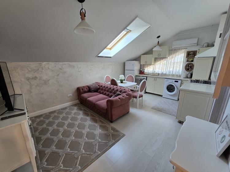Apartament cu 3 camere decomandat, mobilat în CFR