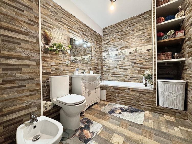 Apartament cu 3 camere semidecomandat în Florești