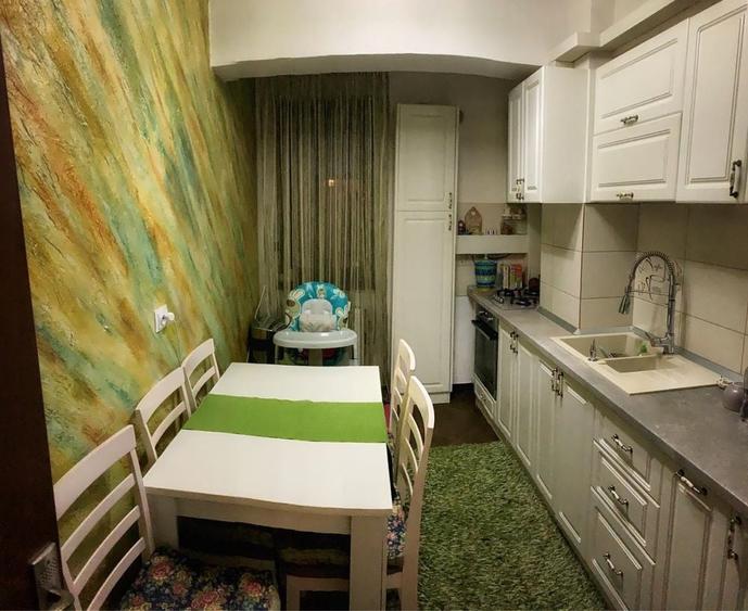 Apartament cu 2 camere decomandat în Baza 3