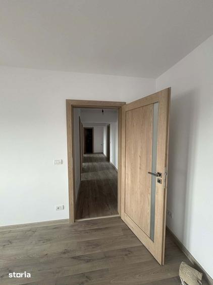 Apartament cu 3 camere decomandat în Astra