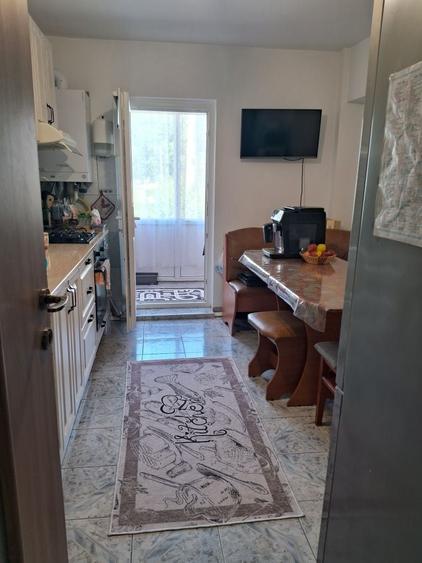 Apartament cu 4 camere decomandat în Central