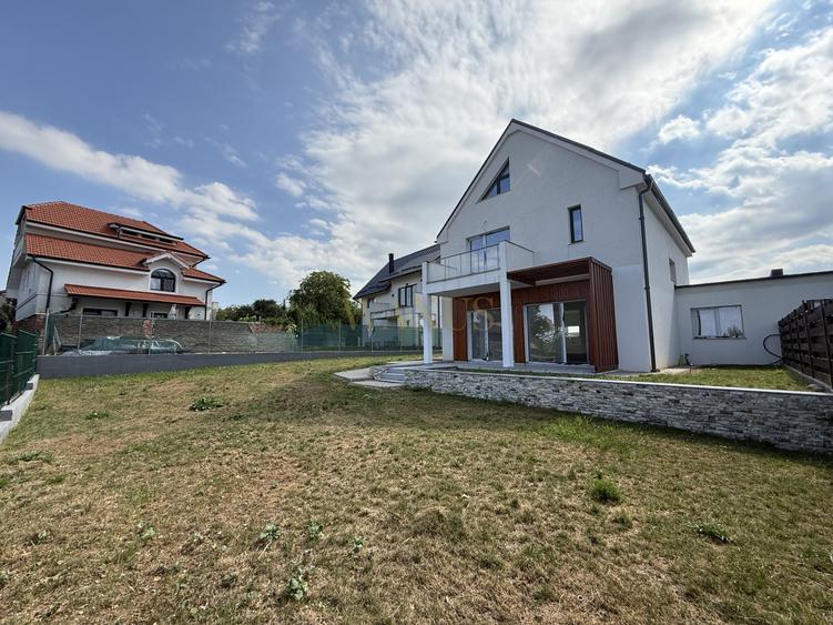 Casă individuală cu 6 camere cu Canalizare în Feleacu