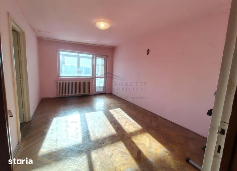 Apartament cu 3 camere semidecomandat în Est