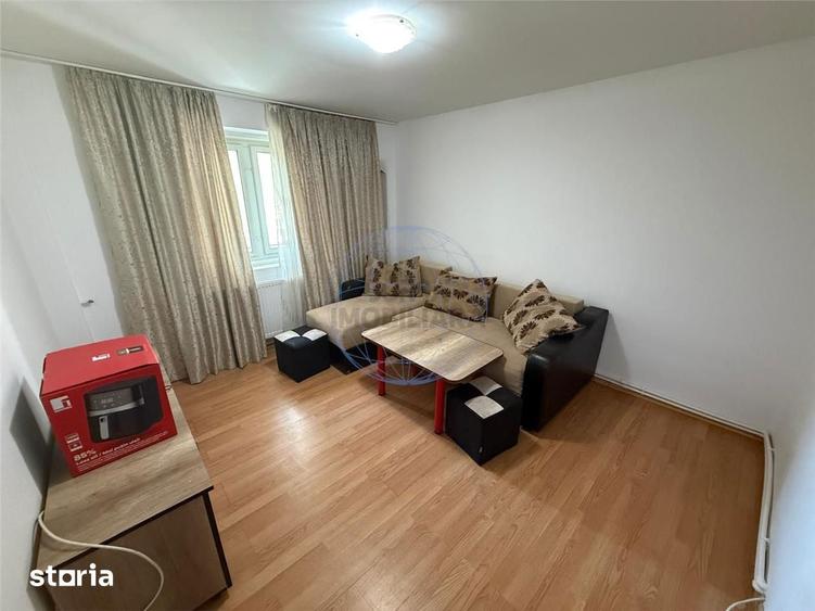 Apartament cu 3 camere decomandat în Sud