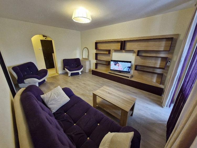 Apartament cu 2 camere decomandat în Calea București