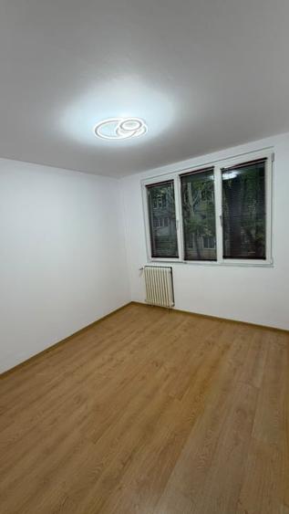 Apartament cu 3 camere decomandat în Berceni