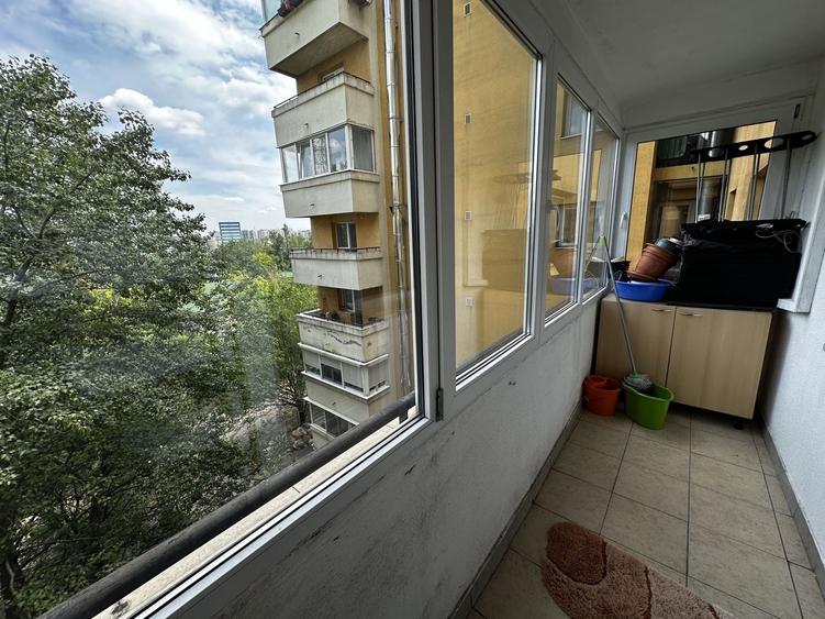 Apartament cu 3 camere decomandat în Virtuții