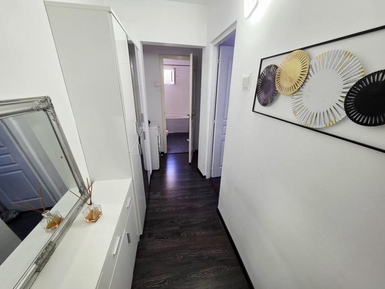 Apartament cu 3 camere semidecomandat în Dacia