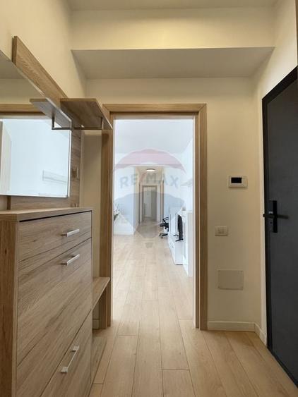 Apartament cu 4 camere semidecomandat, mobilat în Pipera