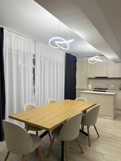 Apartament cu 3 camere decomandat în Central
