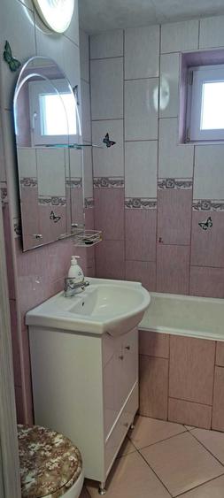 Apartament cu 3 camere semidecomandat, mobilat în Berceni