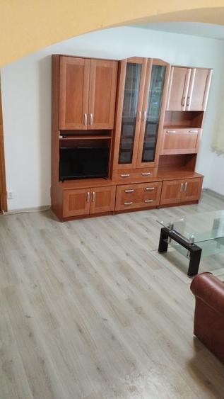 Apartament cu 3 camere semidecomandat, mobilat în Cotroceni