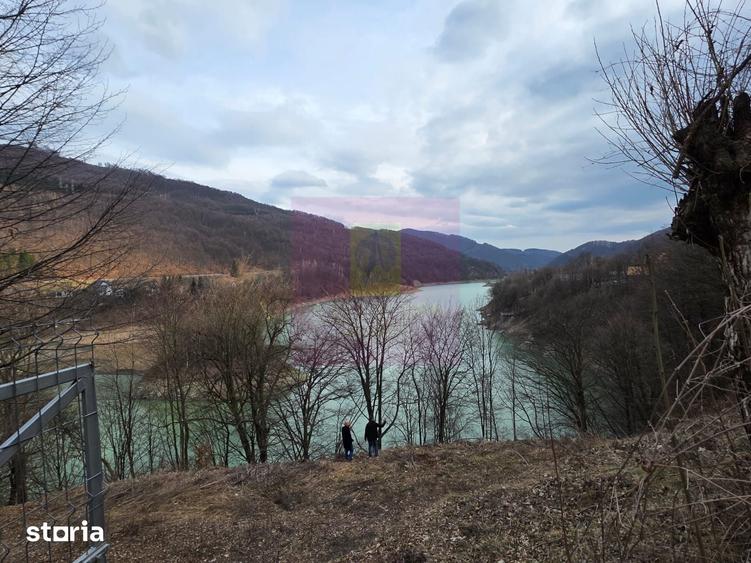 Teren de 1653 mp, în Valea Doftanei
