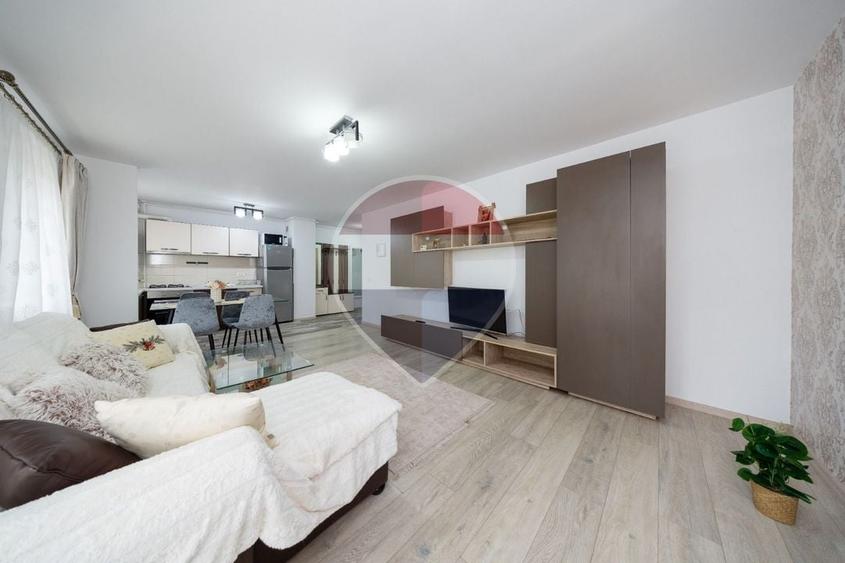 Apartament cu 2 camere decomandat în Tractorul