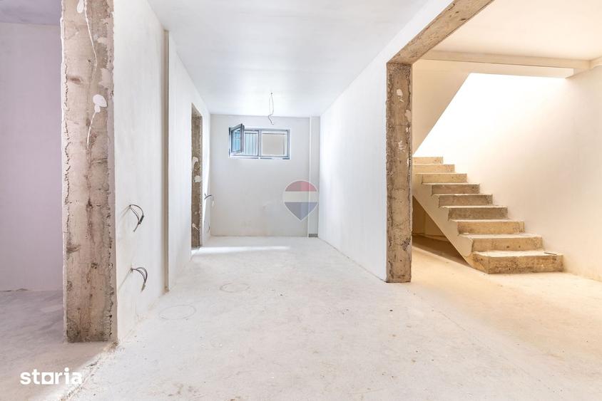 Casă cu 6 camere cu Teren 400 Mp în Feleacu
