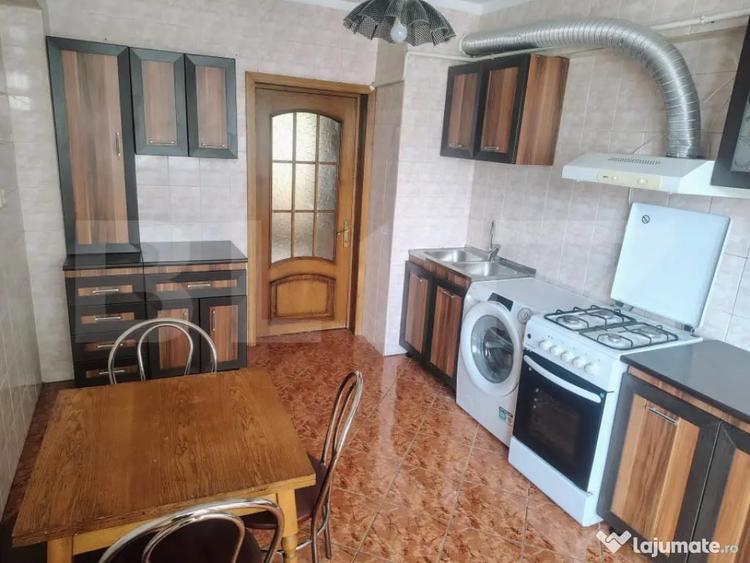 Apartament cu 3 camere decomandat în Ultimul leu