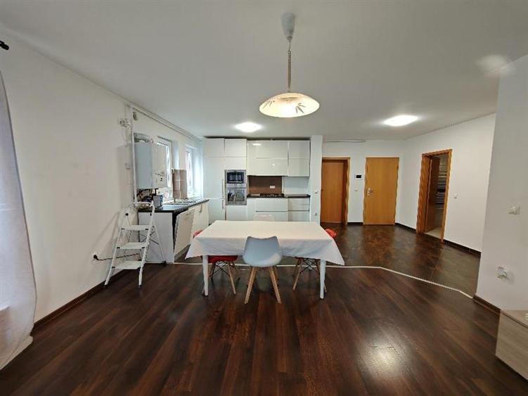 Apartament cu 3 camere decomandat, mobilat în Avantgarden