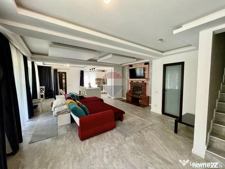 Casă cu 7 camere cu Teren 7661 Mp în Cheia