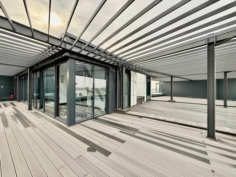 Penthouse cu 5 camere decomandat în Titulescu