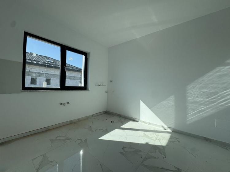 Casă individuală cu 4 camere cu Canalizare în Clinceni