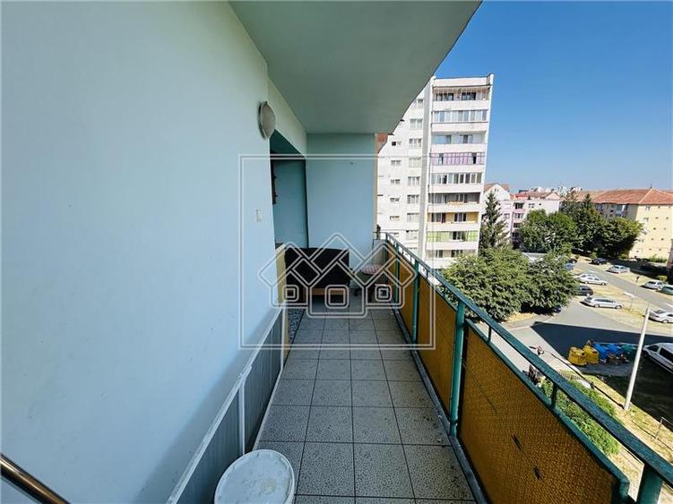Apartament cu 2 camere decomandat în Mihai Viteazul