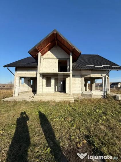 Casă cu 5 camere cu Teren 1200 Mp în Central