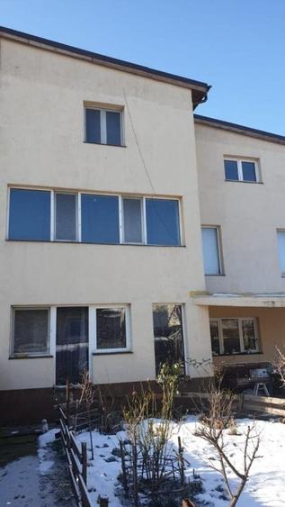 Duplex cu 6 camere cu Canalizare în Central