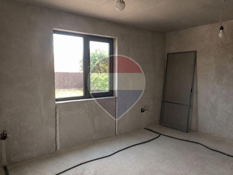 Casă individuală cu 3 camere cu Teren 1200 Mp în Gostinu