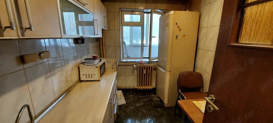 Apartament cu 3 camere semidecomandat în Tomis IV