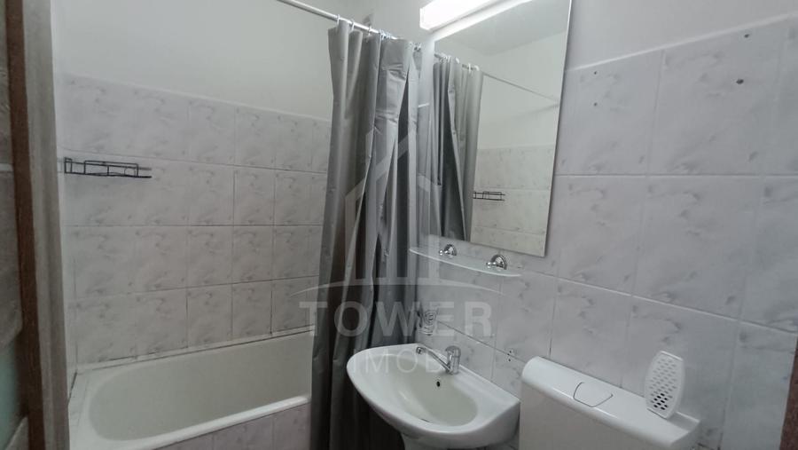 Apartament cu 3 camere semidecomandat în Central