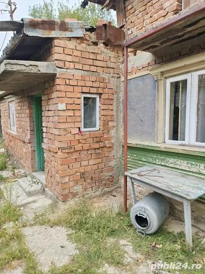 Casă cu 5 camere cu Teren 1300 Mp în Crivina