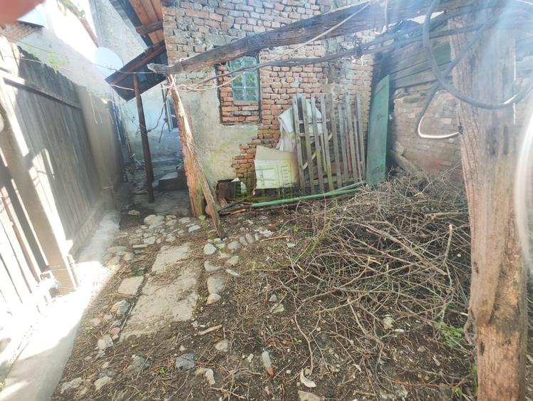 Casă individuală cu 3 camere cu Canalizare în Bariera Vâlcii