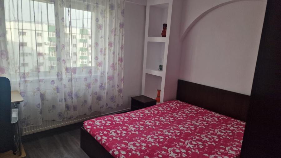 Apartament cu 3 camere decomandat în Calea București