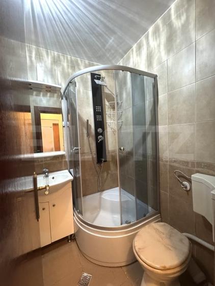 Apartament cu 4 camere semidecomandat, mobilat în Triaj