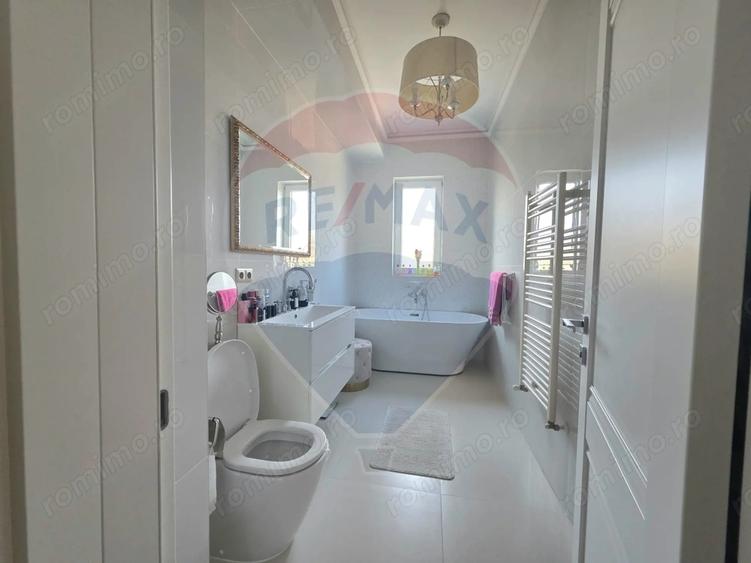 Apartament cu 4 camere decomandat în Unirii