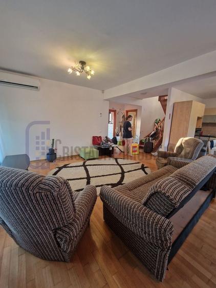 Casă individuală cu 5 camere cu Canalizare în Central